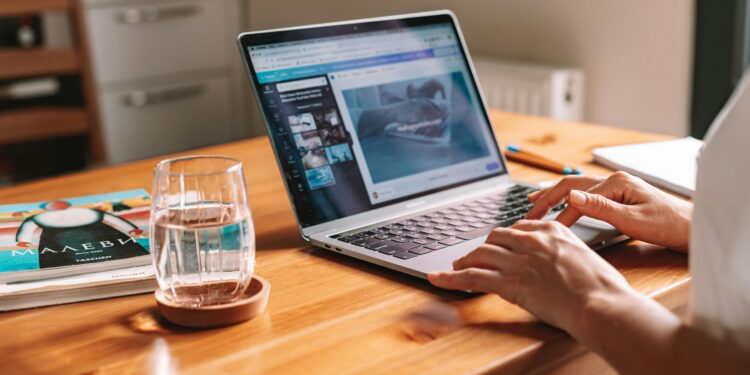 Oportunidade rara: salários de quase R$ 170 mil para brasileiros que aceitarem emprego no exterior