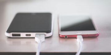 Existe uma ordem certa para carregar o celular e ignorar isso pode danificar a bateria