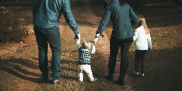 Os pais realmente têm um filho favorito? Um novo estudo afirma que é provável que sim
