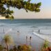 Essa praia fica a 300 quilômetros de capital do Ceará  e é um destinos mais desejados para turistas na região.