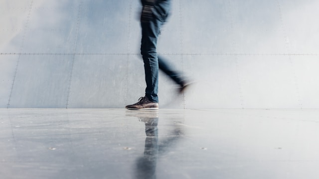 Por que algumas pessoas andam sempre apressadas? A resposta pode ser psicológica