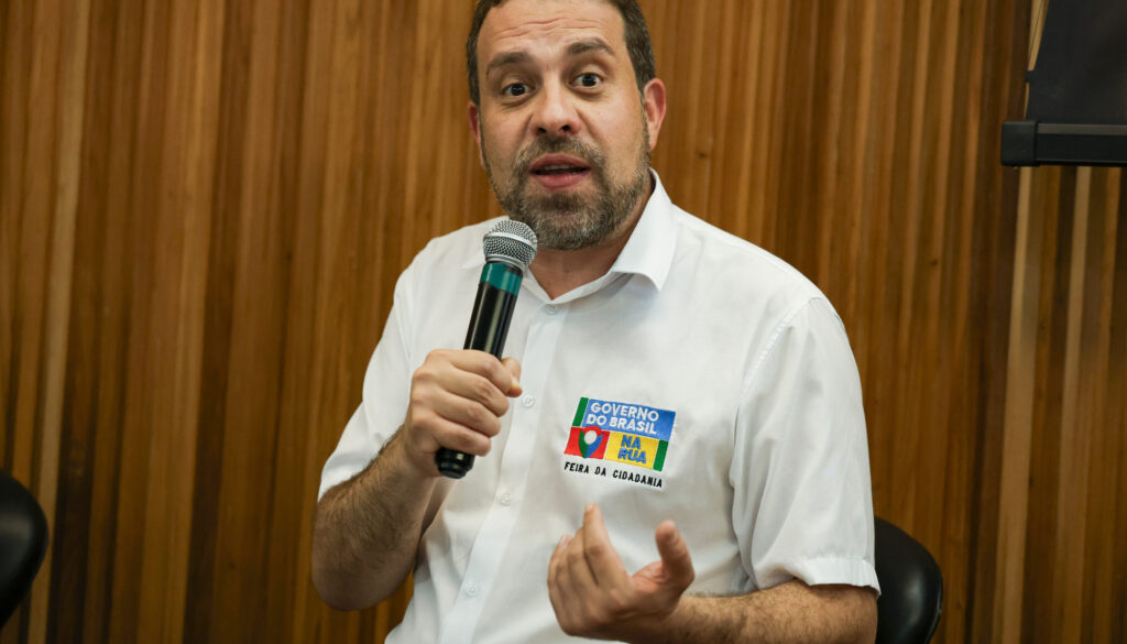 Boulos anuncia que fica no PSOL "apesar do grave erro"