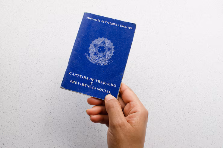 Trabalhadores com carteira assinada têm direito a 8 benefícios pouco conhecidos