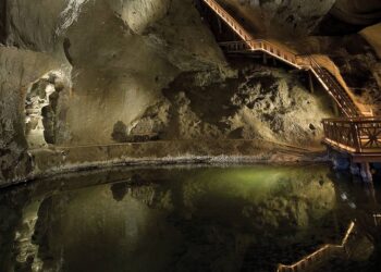 A "cidade secreta" a 327 metros de profundidade que atrai turistas do mundo todo