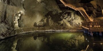 A "cidade secreta" a 327 metros de profundidade que atrai turistas do mundo todo