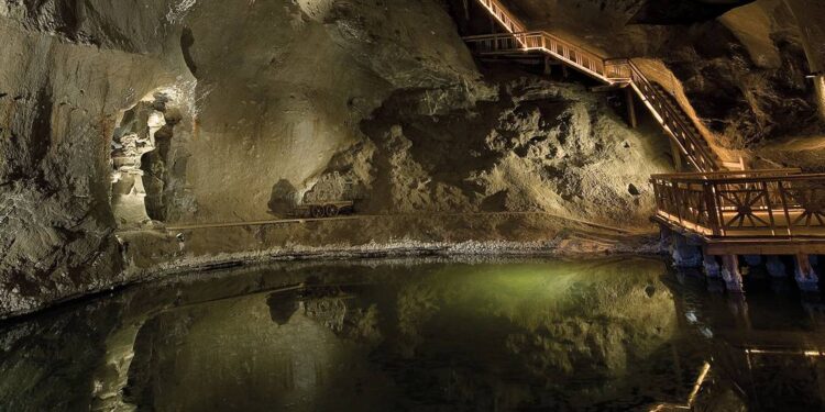 A "cidade secreta" a 327 metros de profundidade que atrai turistas do mundo todo