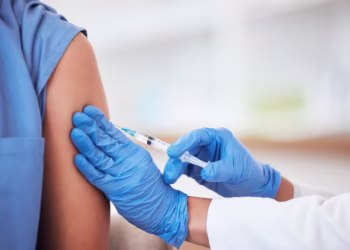 Aviso importante sobre vacinas da Covid chama atenção de brasileiros