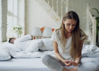 Psicólogos destacam que a comunicação é importante no relacionamento e essas frases são indicadores que a relação precisa de uma conversa.