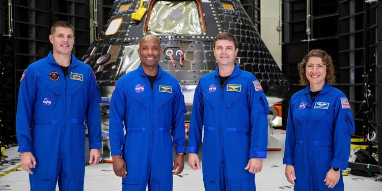 Os itens pessoais que a tripulação da Artemis II levará para a Lua