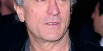 Reprodução: galeria AdoroCinema (https://www.adorocinema.com/personalidades/personalidade-8/fotos/detalhe/?cmediafile=19945659)
