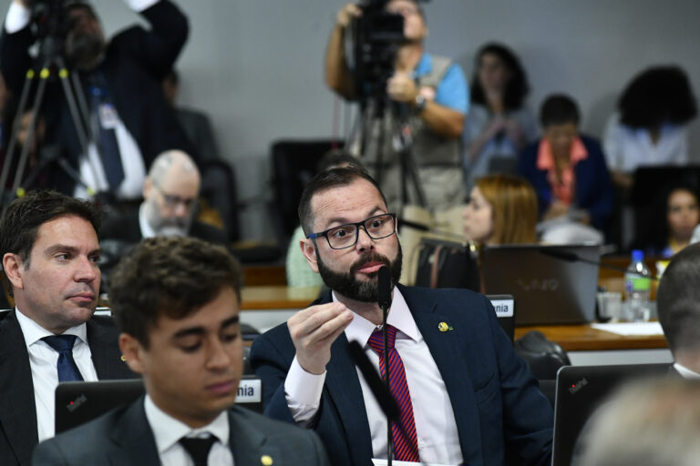 "Homem que é homem chama o outro de vagabundo olho no olho"