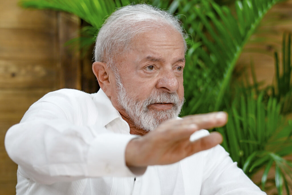 Lula reduz diferença para Flávio no 2º turno, indica Apex/Futura