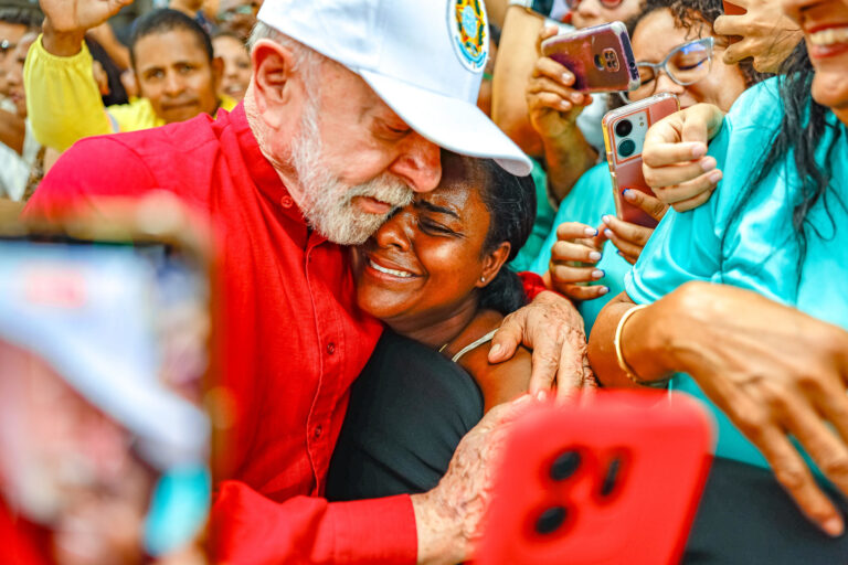 Lula posa de defensor do Pix
