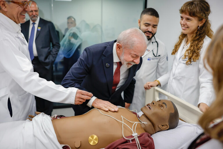 Lula admite que precisa de um psicólogo