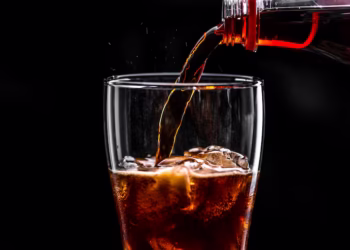 Coca-Cola lança versão sem açúcar, cafeína e calorias nos mercados