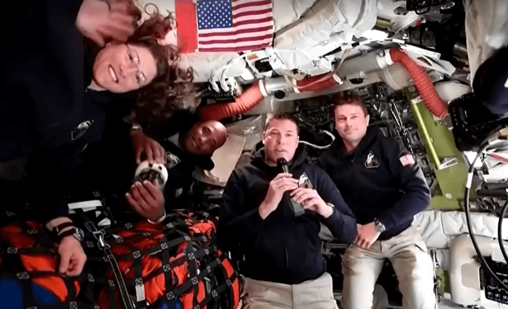 Astronautas rumo à Lua contam com “luxo” de R$ 156 milhões dentro da nave