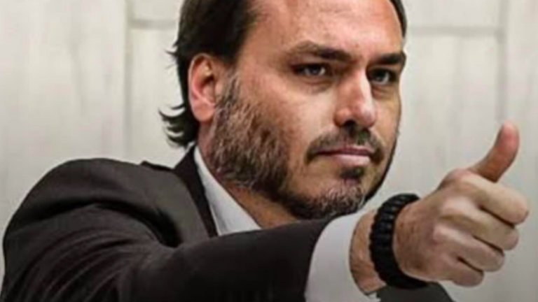 Carlos Bolsonaro contra o "sistema" em Santa Catarina