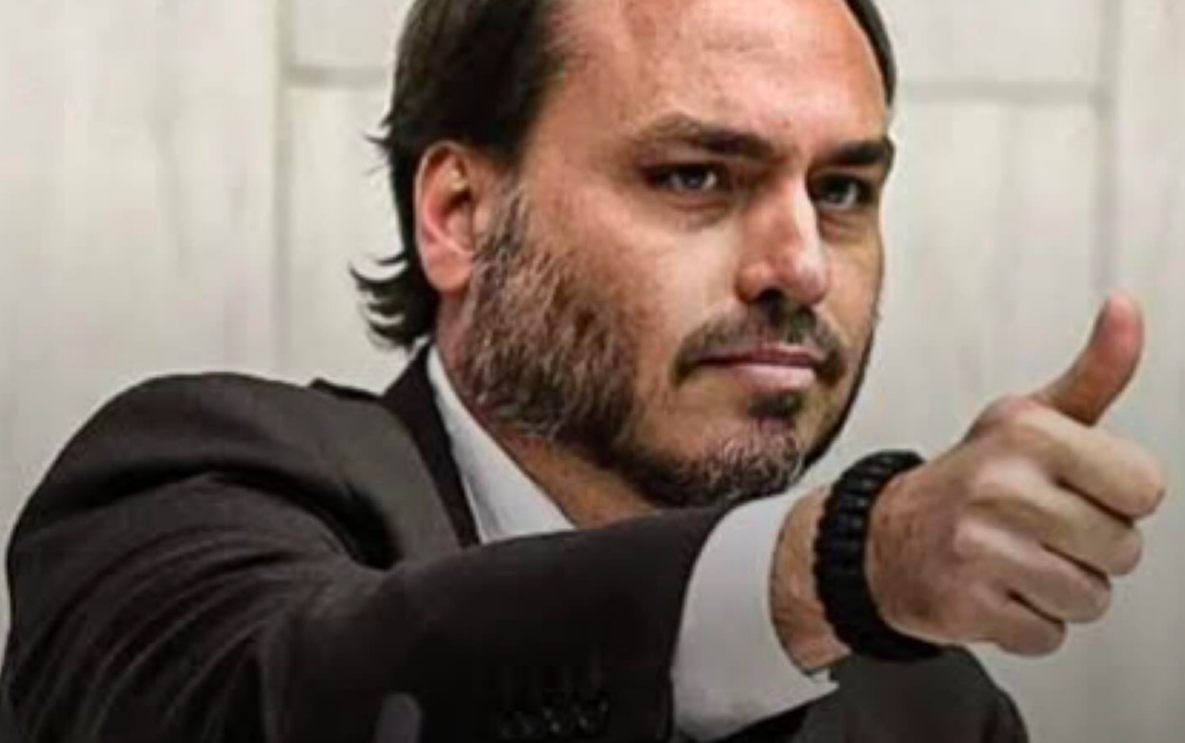 Carlos Bolsonaro contra o "sistema" em Santa Catarina