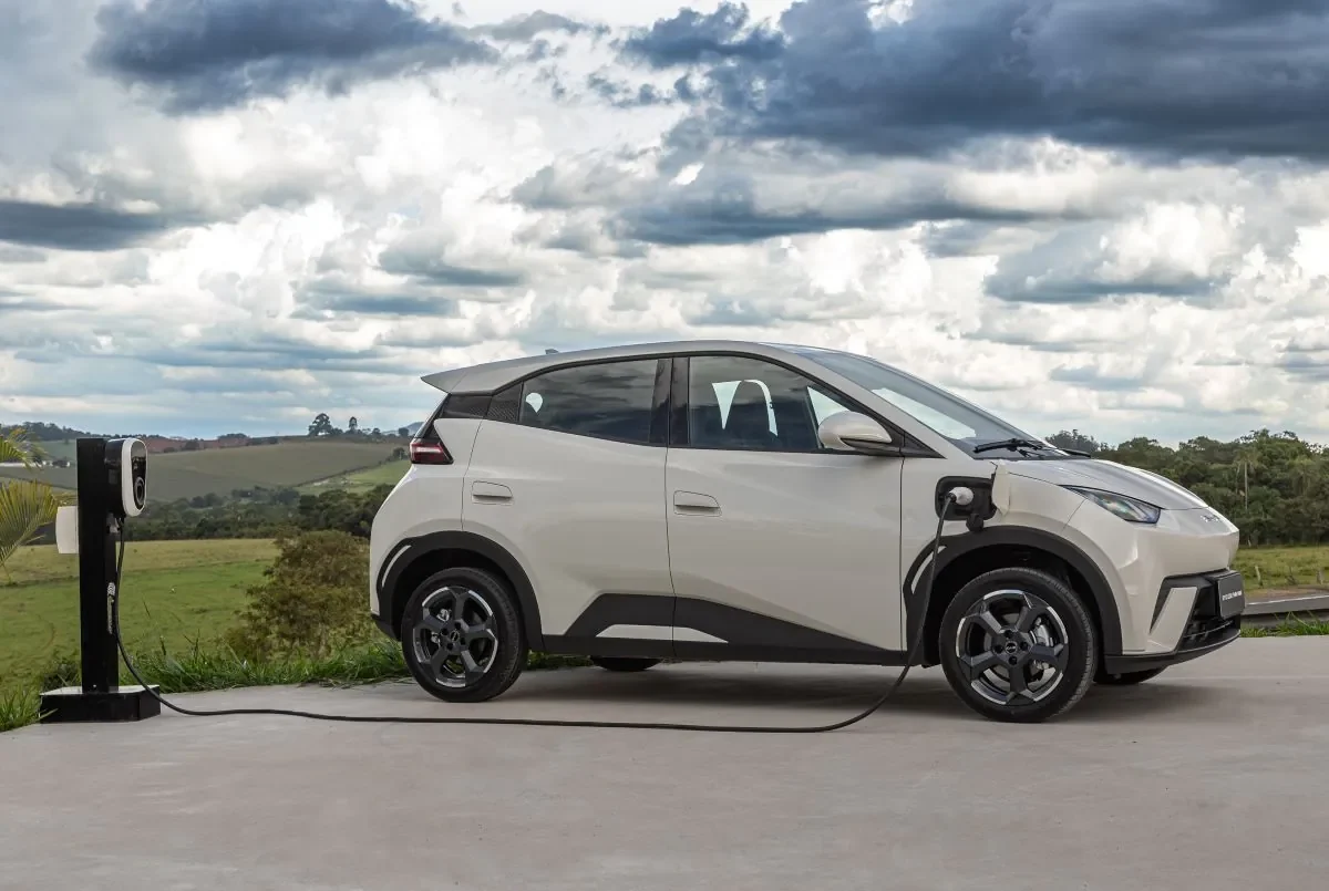 Carros elétricos têm menos autonomia no Brasil em relação a Europa e China