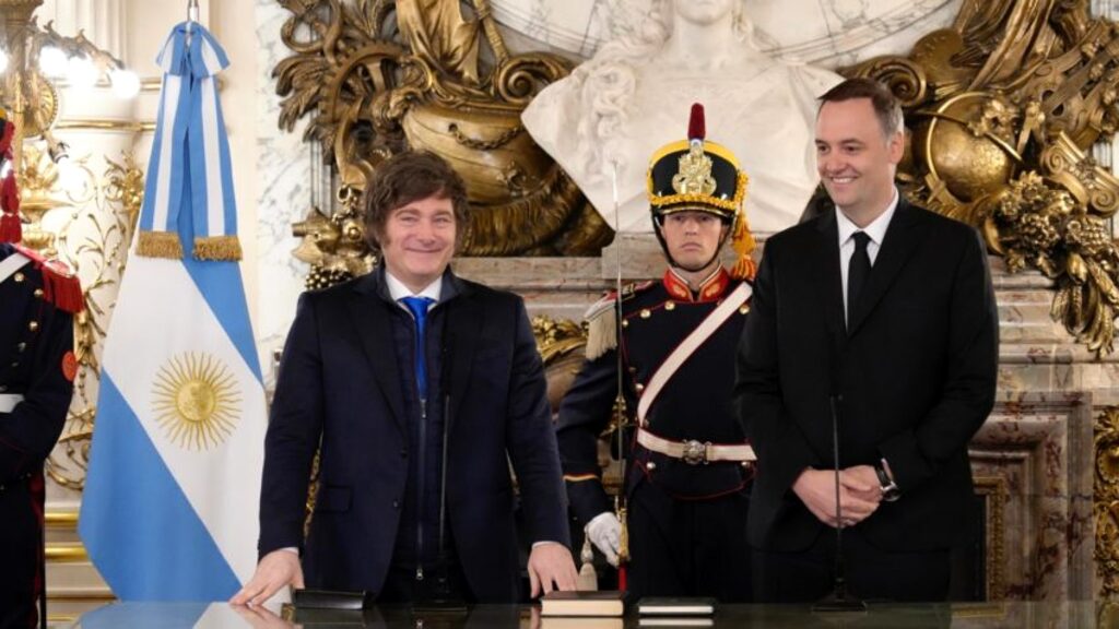 Economia e política desgastam gestão Milei