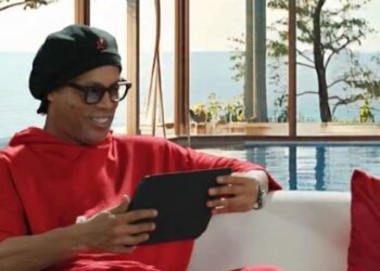 O sítio tem piscina, campo de futebol e até casas de hóspedes.

Reprodução: Instagram (@ronaldinho)