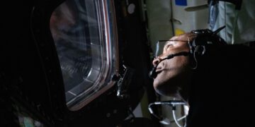 Astronauta e piloto Victor Glover no Artemis II. Foto: Nasa