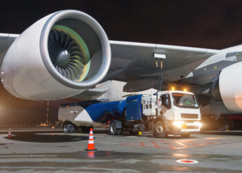 Avião A380 sendo abastecido. Foto: Depositphotos