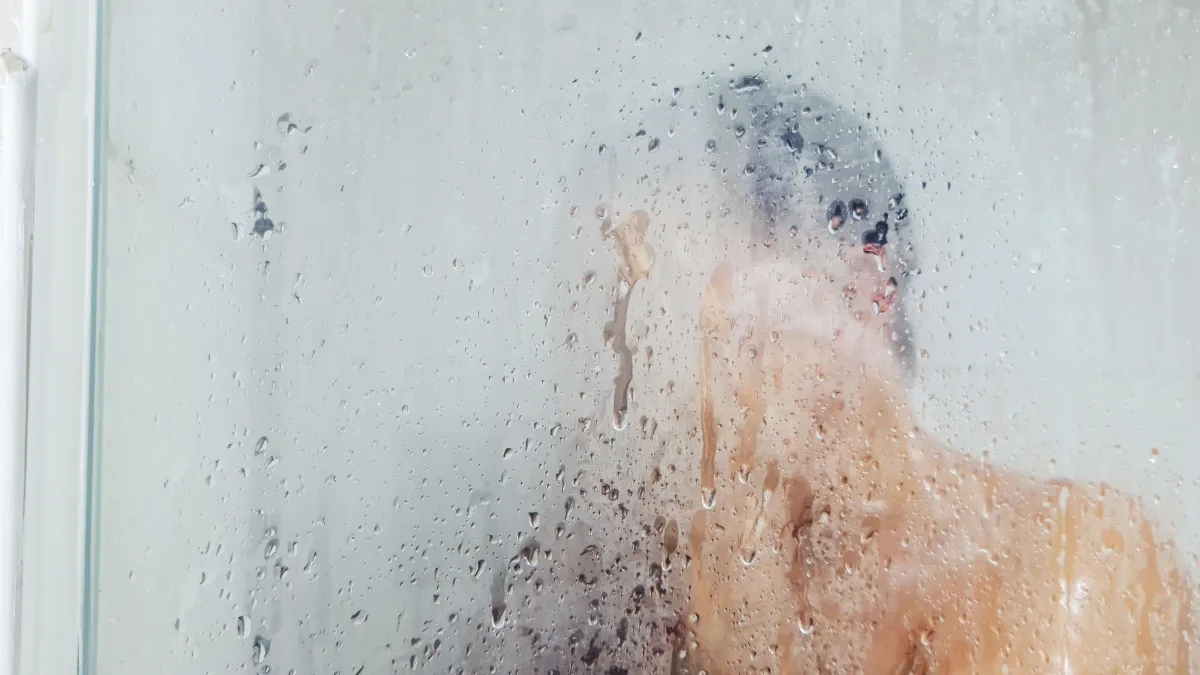 O que acontece à sua pele quando você para de tomar banhos com água muito quente