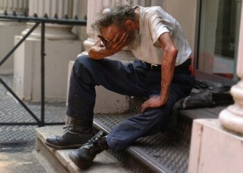 A infelicidade pode se tornar uma resença tão constante que se torna algo "passivo" na vida.

Reprodução: Unsplash / Ben Hershey