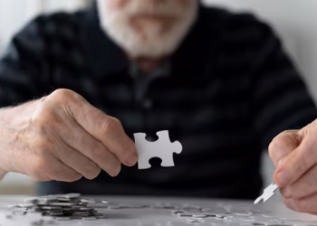 Cientistas testam método que pode reverter sintomas do Alzheimer