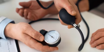 Mito ou verdade? Médico esclarece o que de fato ajuda a controlar a pressão