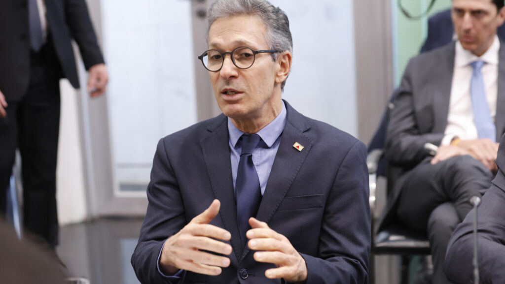 "O problema é os brasileiros não entenderem os seus atos"