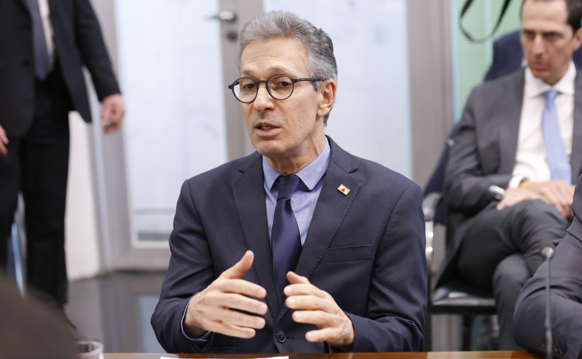 "O problema é os brasileiros não entenderem os seus atos"