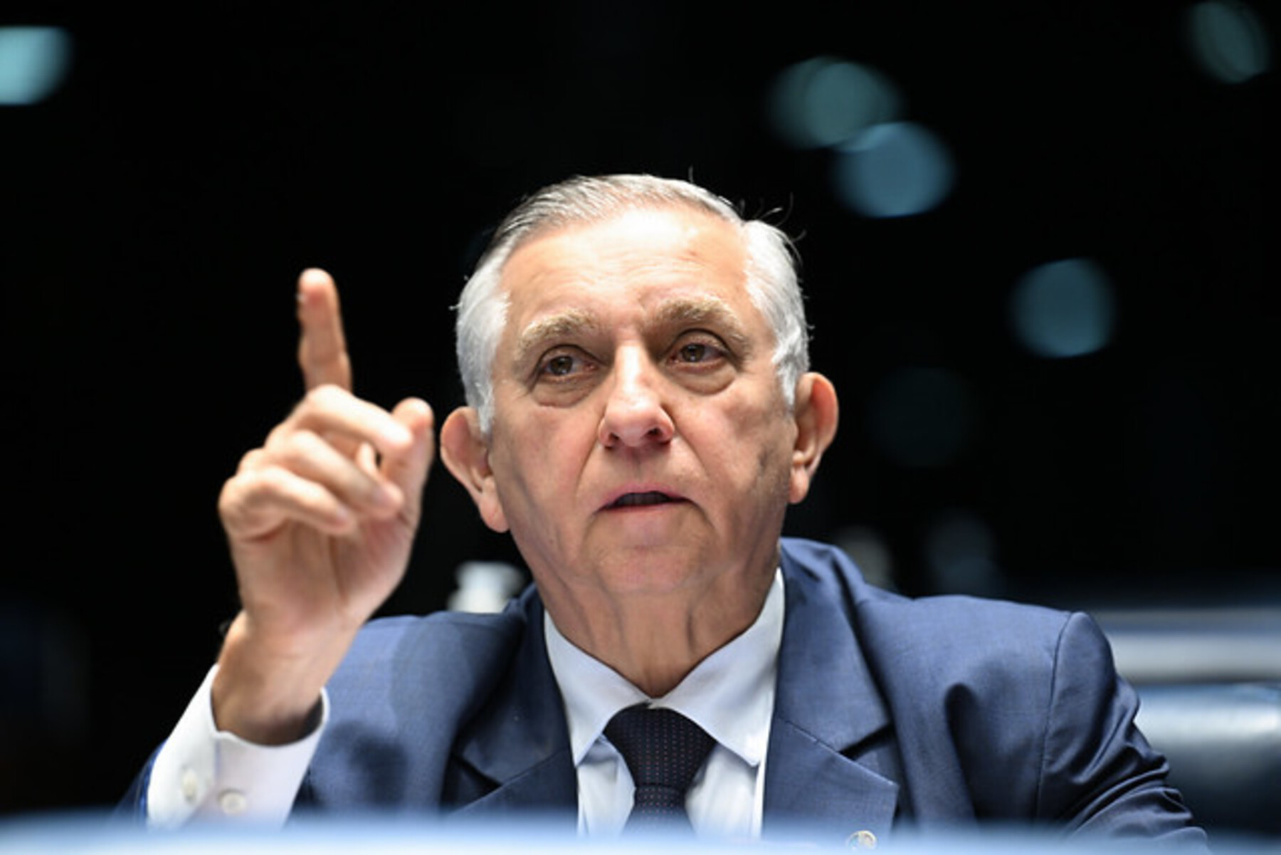 Izalci reafirma pré-candidatura e diz que conversará com Michelle