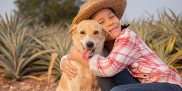 O que muda no corpo de crianças que crescem com animais? Ciência traz resposta