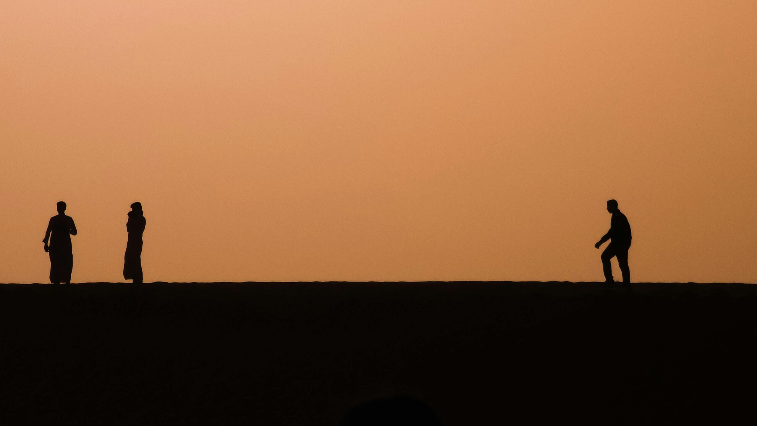 As pessoas calmas não são indiferentes, elas aprenderam a deixar de dedicar sua energia a essas coisas específicas