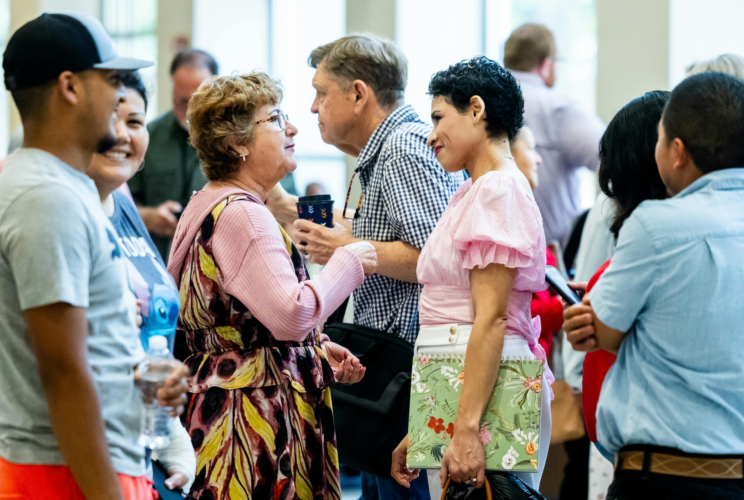 É realmente rude compartilhar a notícia de outra pessoa antes dela?