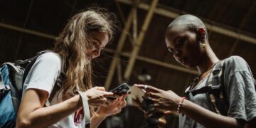 No Brasil, iniciativas que protegem crianças também estão em alta. Foto: Ketut Subiyanto