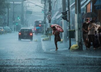 A maioria das regiões brasileiras podem receber pancadas de chuva neste feriado.

Reprodução: Th2city Santana / Pexels