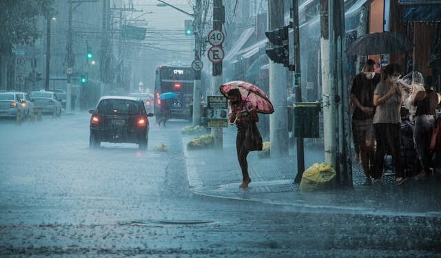A maioria das regiões brasileiras podem receber pancadas de chuva neste feriado.

Reprodução: Th2city Santana / Pexels