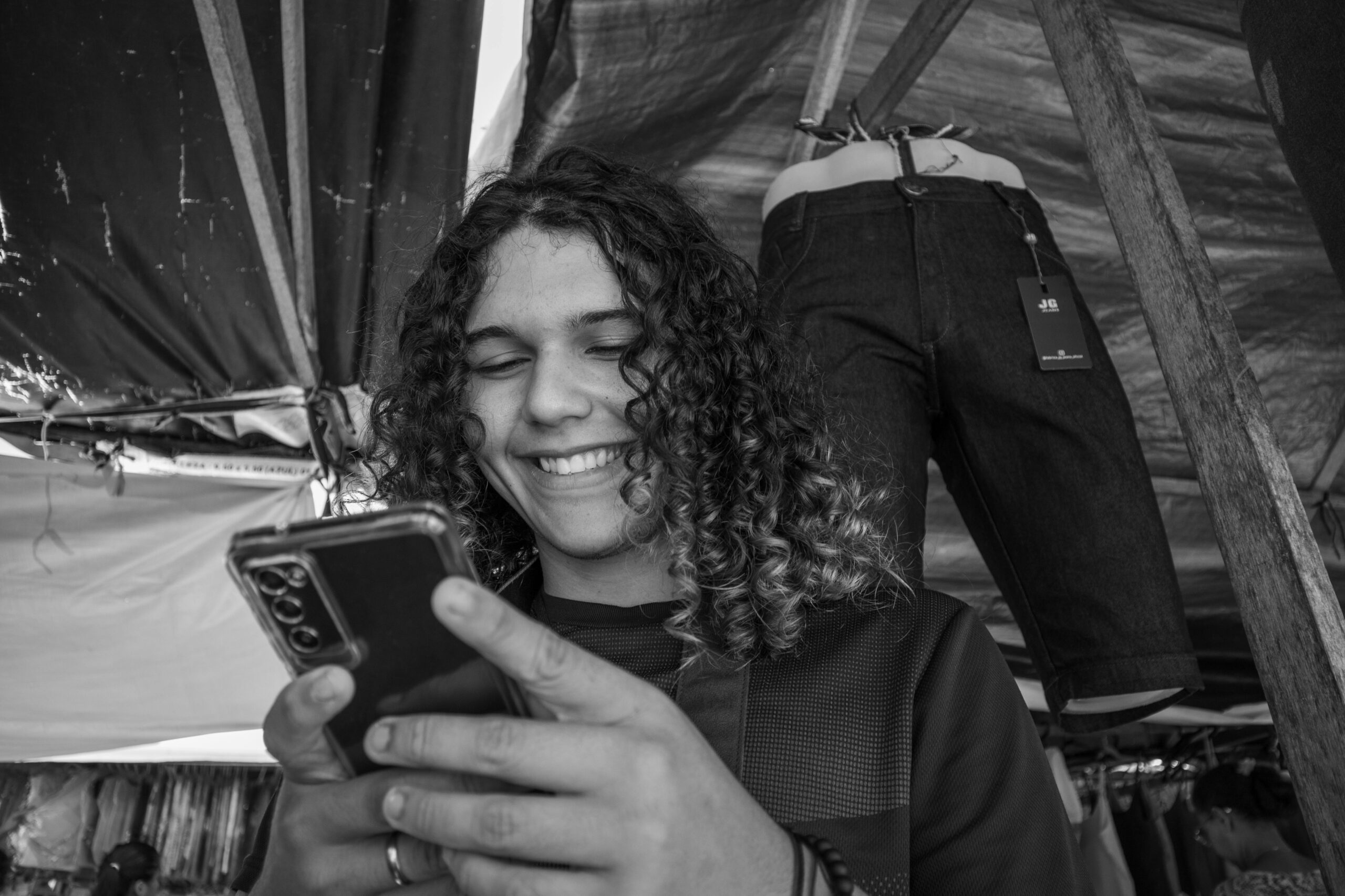 O que significa olhar o celular frequentemente durante o dia, segundo especialistas