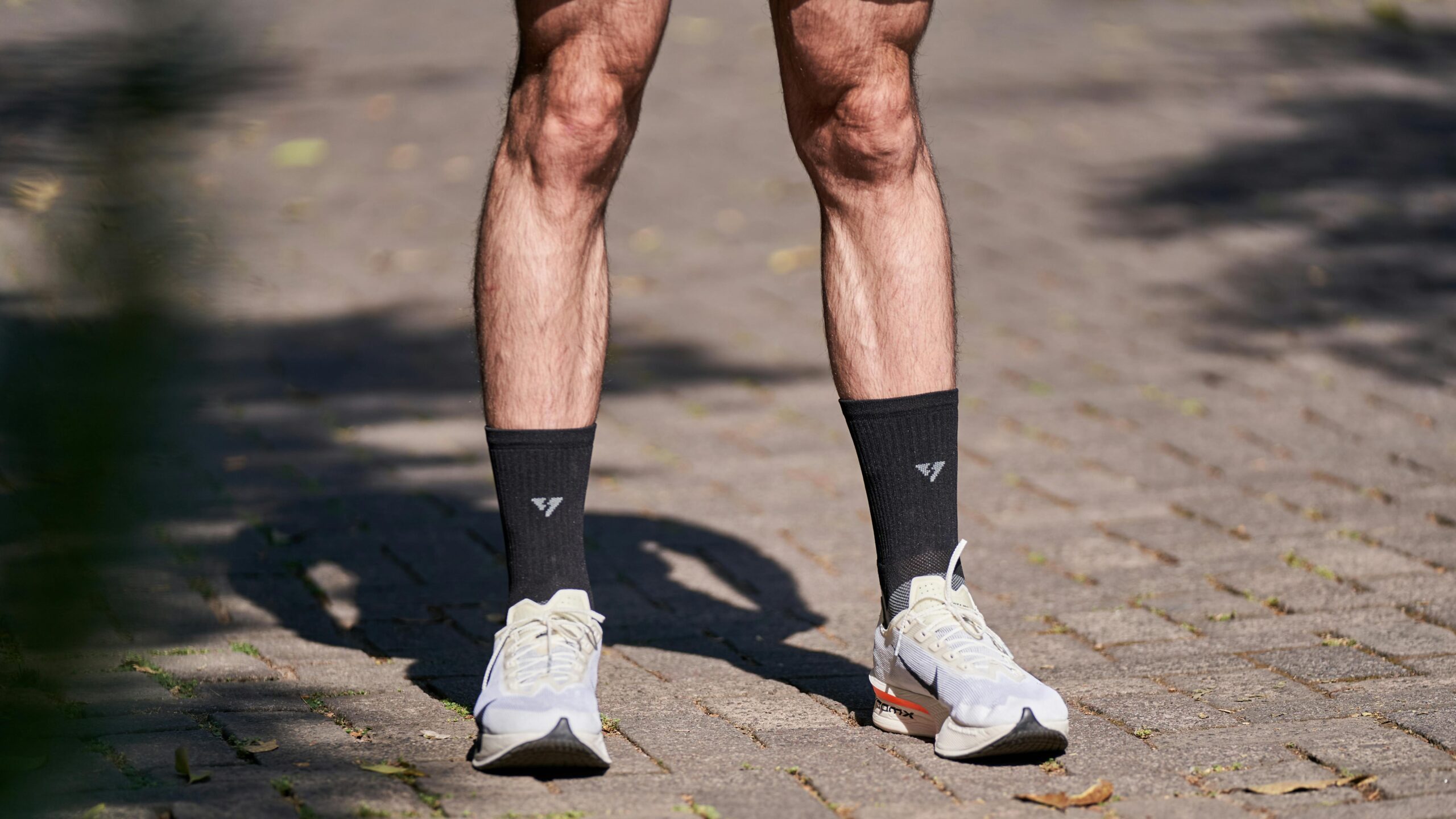 O que significa quando suas meias deixam marcas nas pernas e quando você deve se preocupar