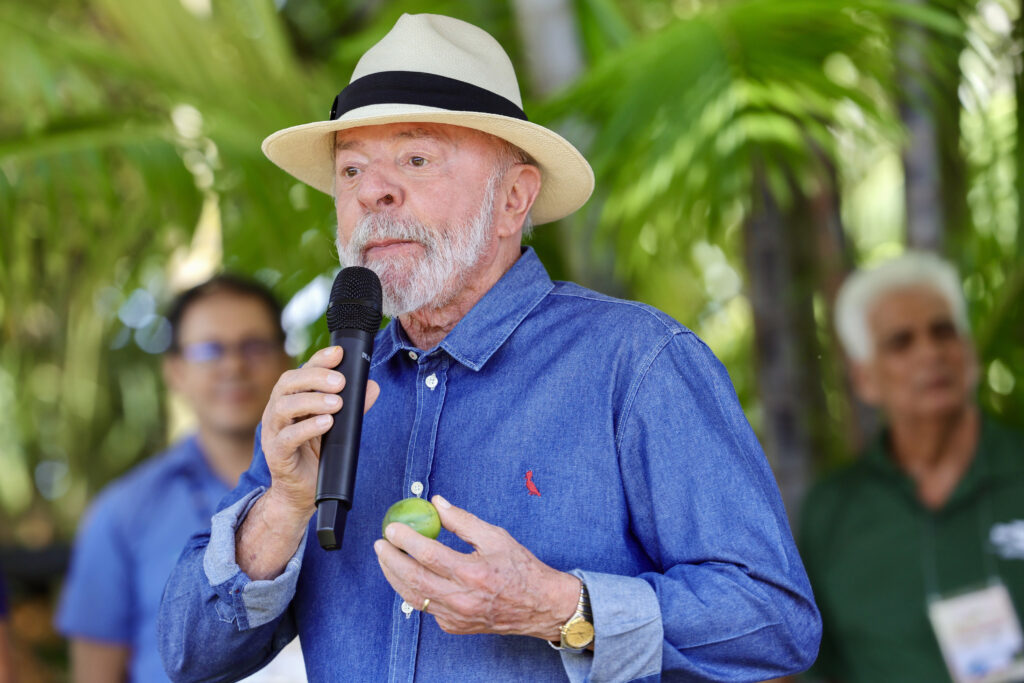 Lula convoca delegados da PF que estão "fingindo trabalhar"