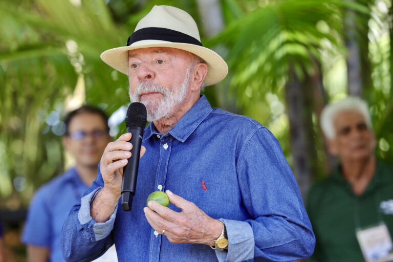 Lula convoca delegados da PF que estão "fingindo trabalhar"