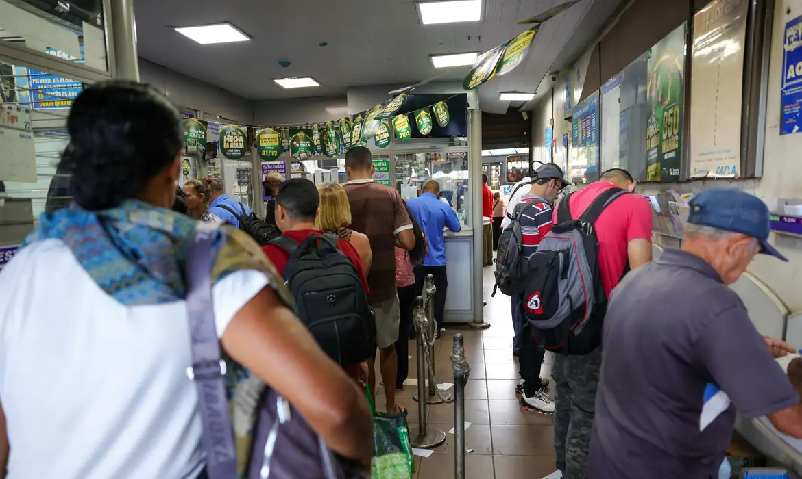 Premiação da Mega-Sena pode render de 400 a quase 800 mil por mês dependendo da aplicação financeira