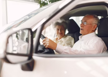Até quando você pode dirigir? A verdade sobre o limite de idade no Brasil