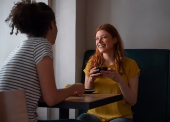 A psicologia diz que as pessoas que nos fazem sentir mais seguros tendem a fazer essas coisas, em vez de oferecer respostas