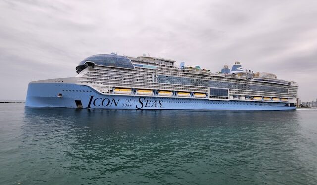 O Icon of the Seas é tão grande que alguns o comparam com uma cidade flutuante.

Reprodução: Unsplash / Zoshua Colah