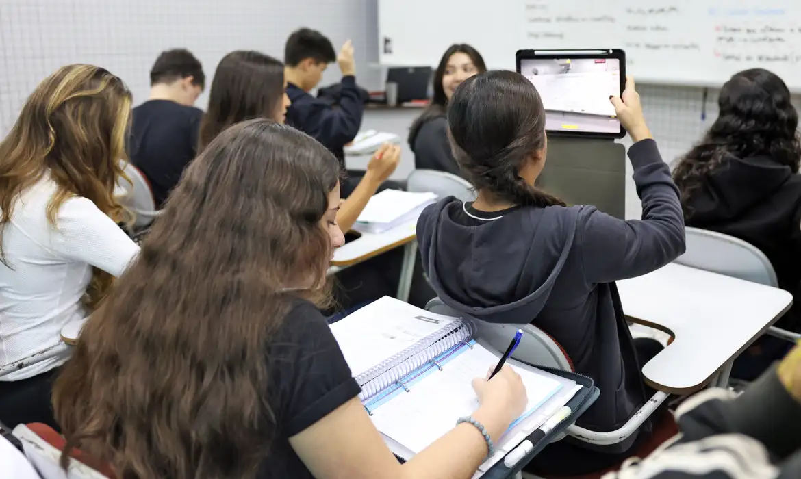 Renegociação do Fies através do Desenrola dará até 99% de desconto para estudantes endividados