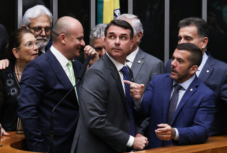 Maioria não acha que áudios mudam opinião sobre Flávio, indica Futura/Apex